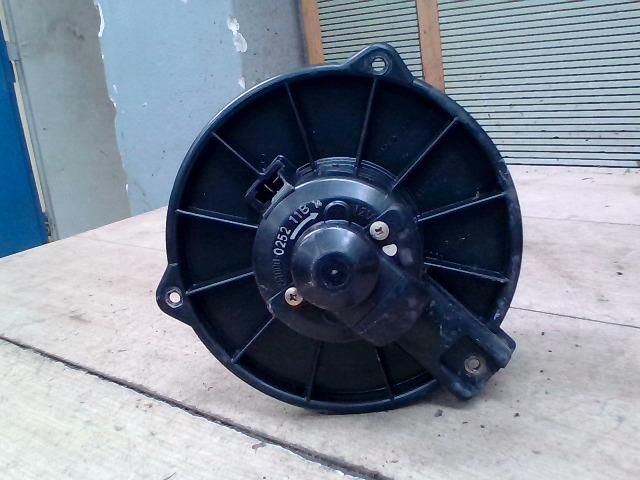 bontott TOYOTA AVENSIS T22 Fűtőmotor (Nem klímás)