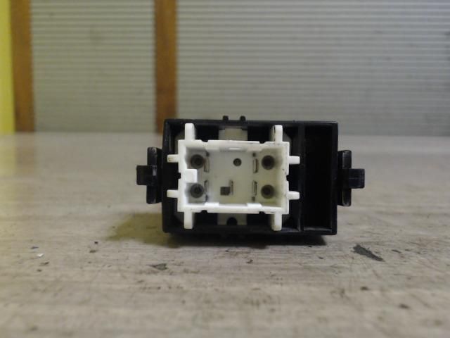 bontott TOYOTA AVENSIS T22 Jobb első Ablakemelő Kapcsoló