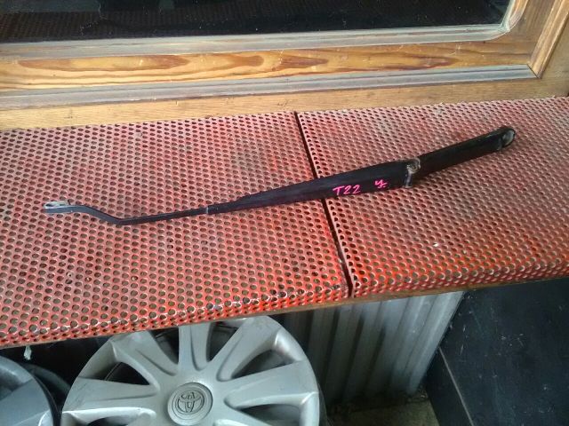 bontott TOYOTA AVENSIS T22 Jobb első Ablaktörlő Kar