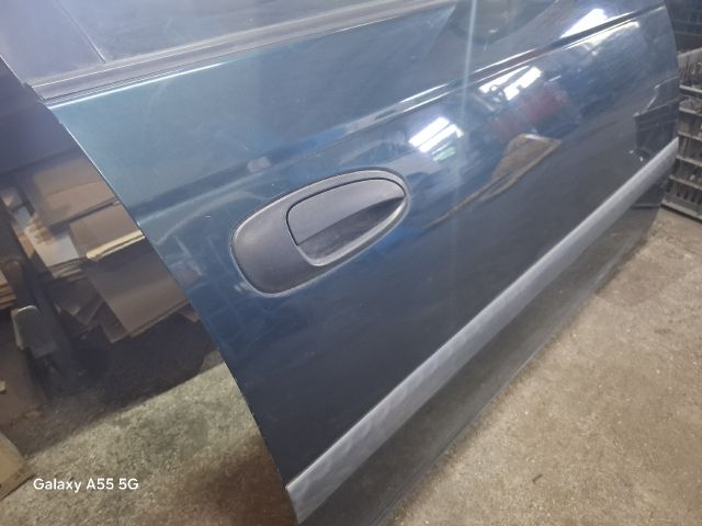 bontott TOYOTA AVENSIS T22 Jobb első Ajtó (Részeivel)