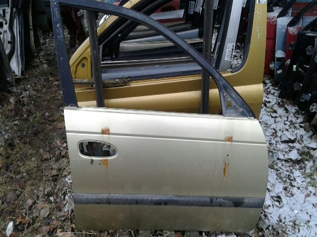 bontott TOYOTA AVENSIS T22 Jobb első Ajtó (Üres lemez)