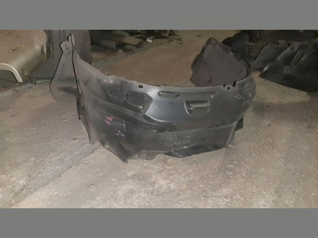 bontott TOYOTA AVENSIS T22 Jobb első Első Dobbetét (Kerékjárati, Műanyag)