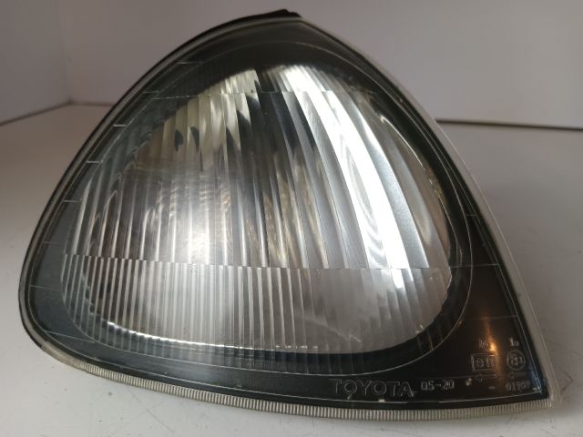 bontott TOYOTA AVENSIS T22 Jobb első Irányjelző