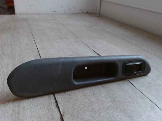 bontott TOYOTA AVENSIS T22 Jobb hátsó Ablakemelő Kapcsoló