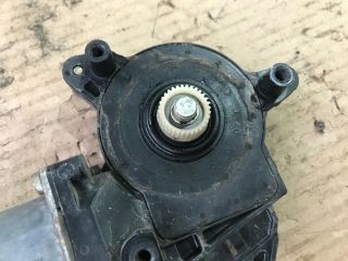 bontott TOYOTA AVENSIS T22 Jobb hátsó Ablakemelő Motor