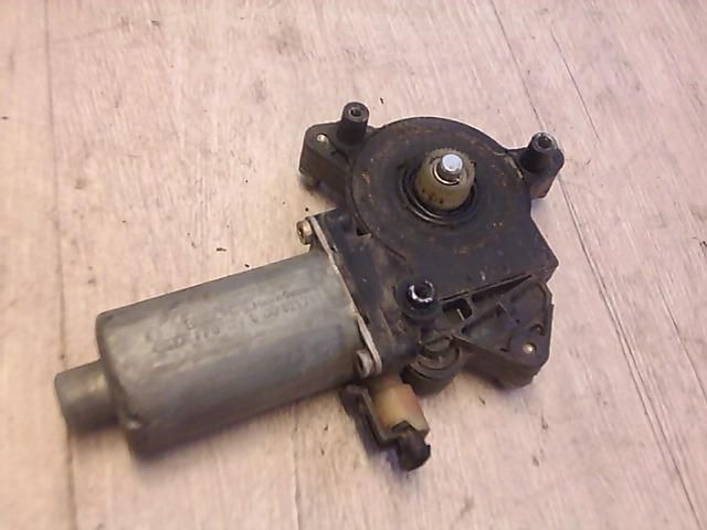 bontott TOYOTA AVENSIS T22 Jobb hátsó Ablakemelő Motor