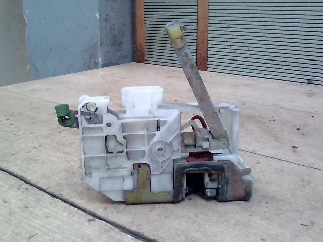 bontott TOYOTA AVENSIS T22 Jobb hátsó Ajtózár