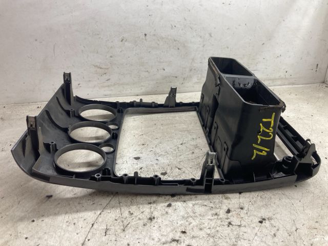 bontott TOYOTA AVENSIS T22 Középkonzol Keret