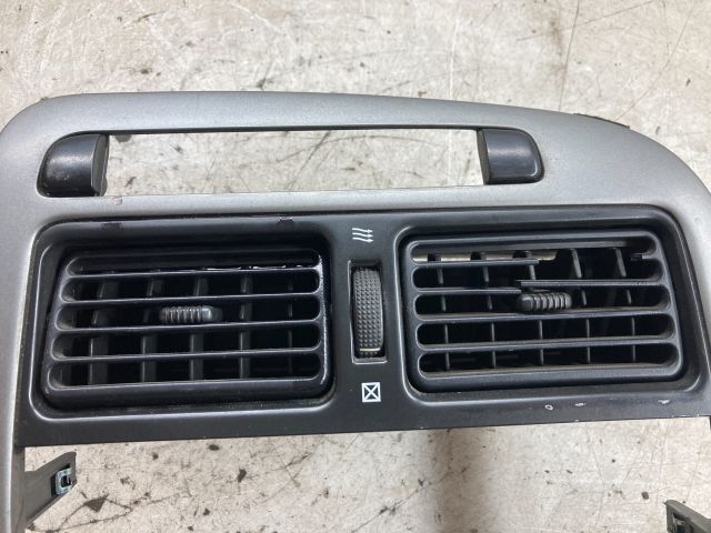 bontott TOYOTA AVENSIS T22 Középkonzol Keret