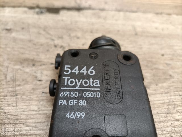 bontott TOYOTA AVENSIS T22 Központizár Motor Csomagtérajtó