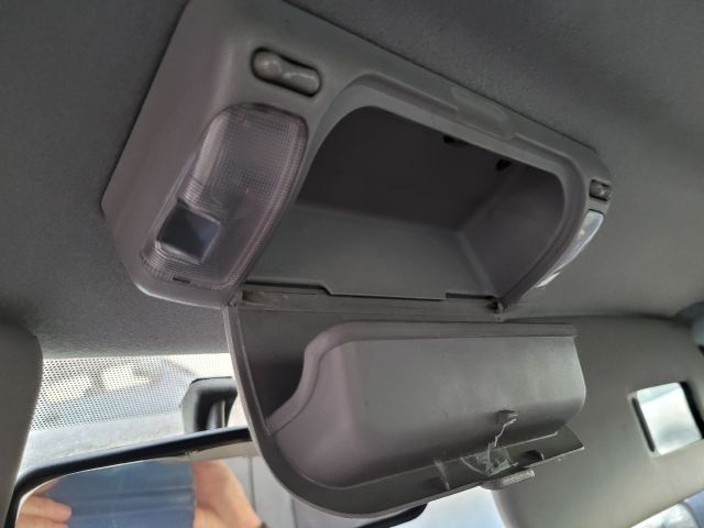 bontott TOYOTA AVENSIS T22 Motorháztető Nyitó Kar / Gomb