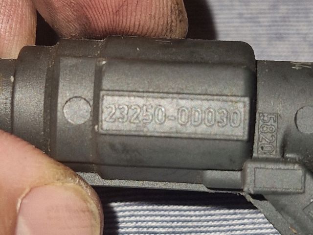 bontott TOYOTA AVENSIS T25 Porlasztó (1 db)