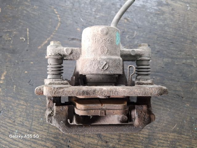 bontott TOYOTA AVENSIS T25 Bal hátsó Féknyereg Munkahengerrel