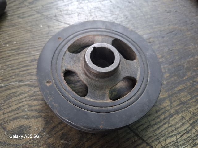 bontott TOYOTA AVENSIS T25 Főtengely Szíjtárcsa