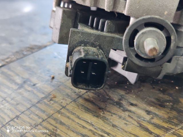 bontott TOYOTA AVENSIS T25 Generátor