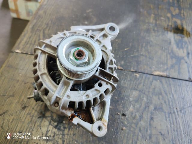 bontott TOYOTA AVENSIS T25 Generátor