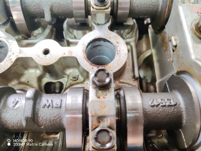 bontott TOYOTA AVENSIS T25 Hengerfej