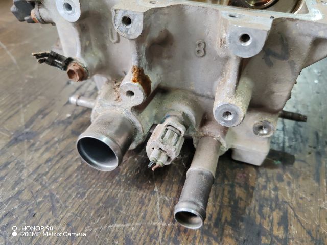 bontott TOYOTA AVENSIS T25 Hengerfej