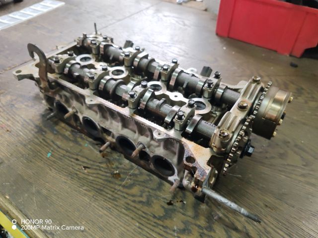 bontott TOYOTA AVENSIS T25 Hengerfej