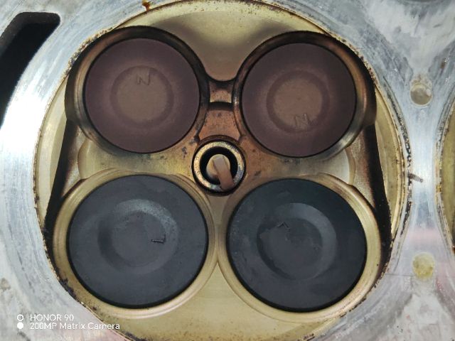 bontott TOYOTA AVENSIS T25 Hengerfej