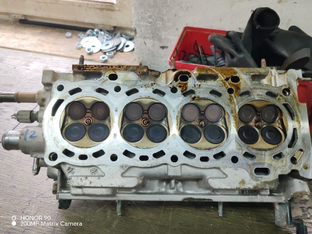 bontott TOYOTA AVENSIS T25 Hengerfej