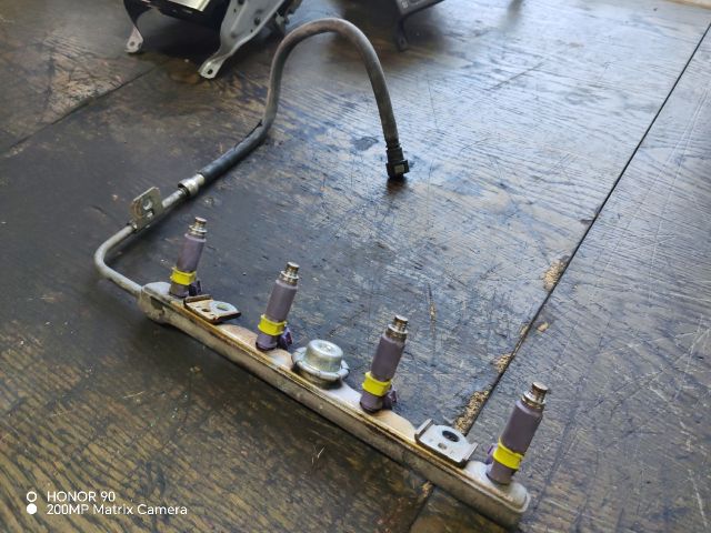 bontott TOYOTA AVENSIS T25 Porlasztó Sor / Híd