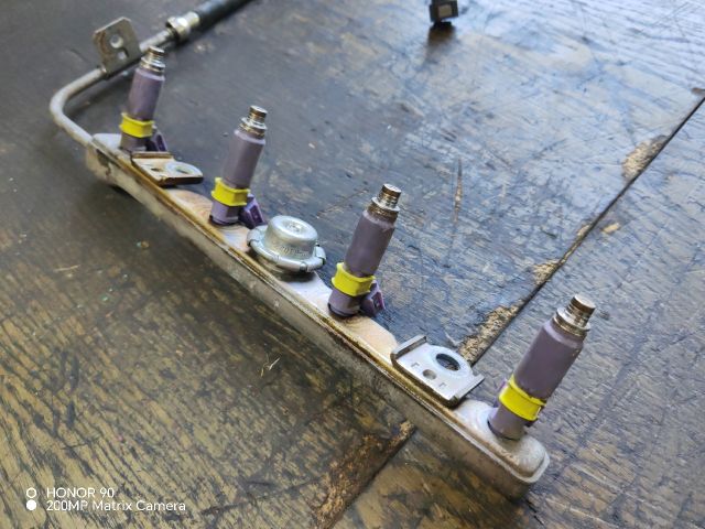 bontott TOYOTA AVENSIS T25 Porlasztó Sor / Híd