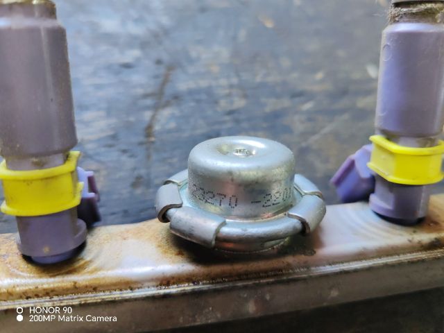 bontott TOYOTA AVENSIS T25 Porlasztó Sor / Híd