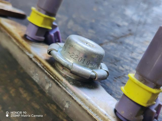 bontott TOYOTA AVENSIS T25 Porlasztó Sor / Híd