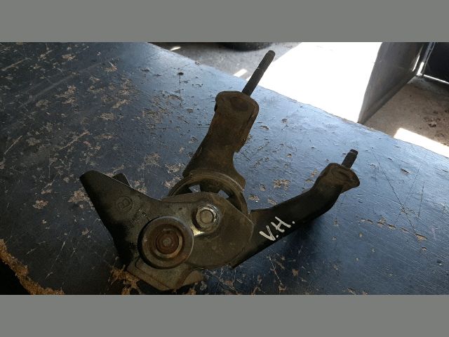 bontott TOYOTA AVENSIS T25 Váltó Tartó Bak (Pozíciófüggetlen)