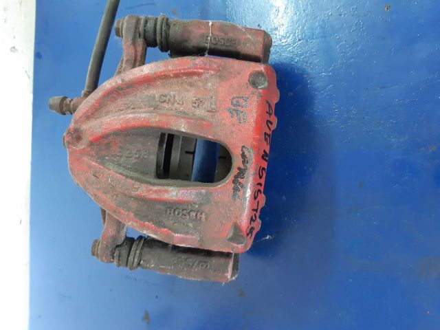 bontott TOYOTA AVENSIS T25 Bal első Féknyereg Munkahengerrel