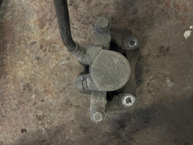 bontott TOYOTA AVENSIS T25 Bal hátsó Féknyereg Munkahengerrel