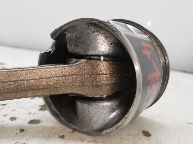 bontott TOYOTA AVENSIS T25 Dugattyú és Hajtókar