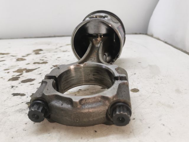 bontott TOYOTA AVENSIS T25 Dugattyú és Hajtókar