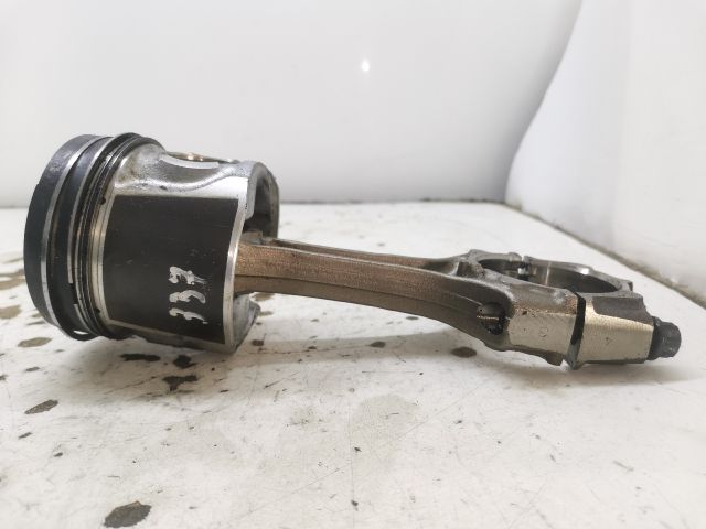 bontott TOYOTA AVENSIS T25 Dugattyú és Hajtókar