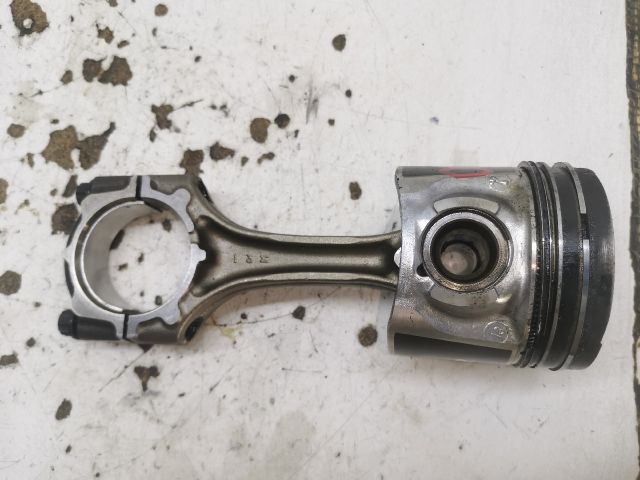 bontott TOYOTA AVENSIS T25 Dugattyú és Hajtókar