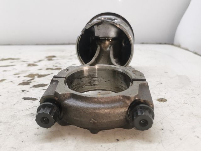 bontott TOYOTA AVENSIS T25 Dugattyú és Hajtókar