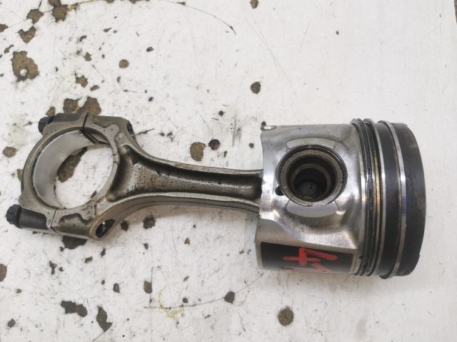 bontott TOYOTA AVENSIS T25 Dugattyú és Hajtókar