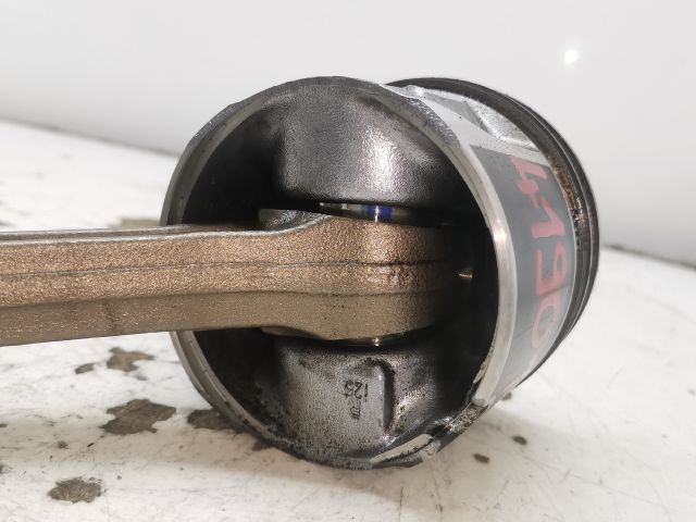 bontott TOYOTA AVENSIS T25 Dugattyú és Hajtókar