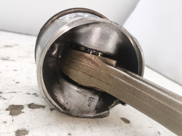 bontott TOYOTA AVENSIS T25 Dugattyú és Hajtókar