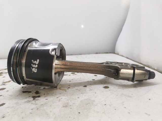 bontott TOYOTA AVENSIS T25 Dugattyú és Hajtókar