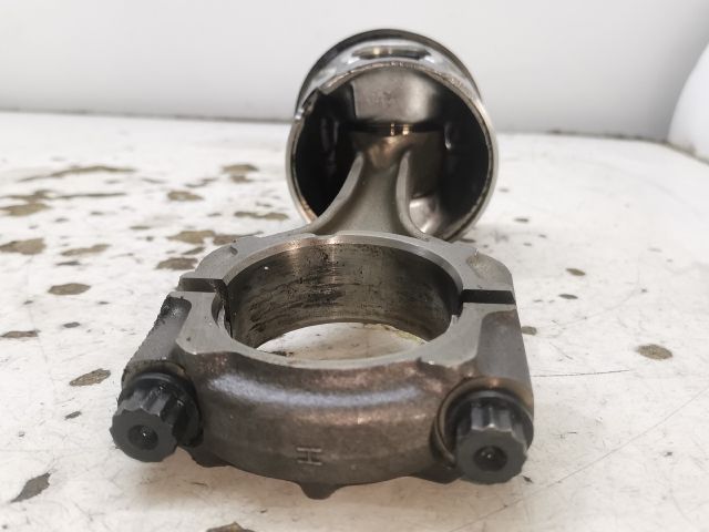 bontott TOYOTA AVENSIS T25 Dugattyú és Hajtókar