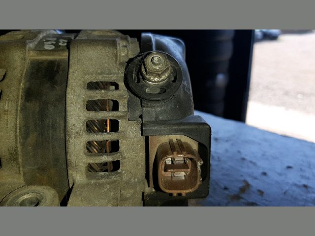 bontott TOYOTA AVENSIS T25 Generátor