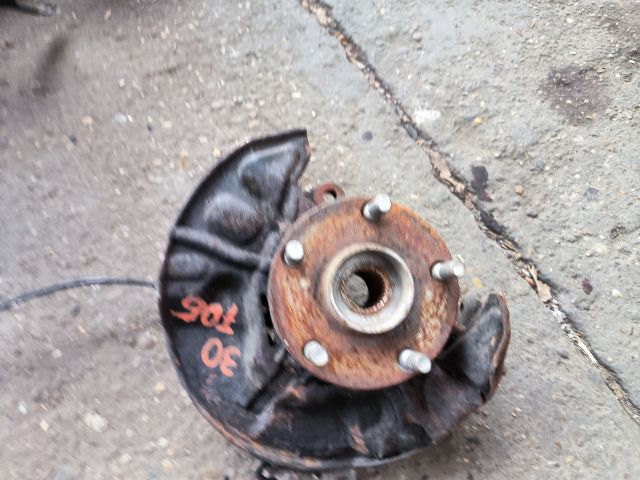 bontott TOYOTA AVENSIS T25 Jobb első Csonkállvány Kerékaggyal