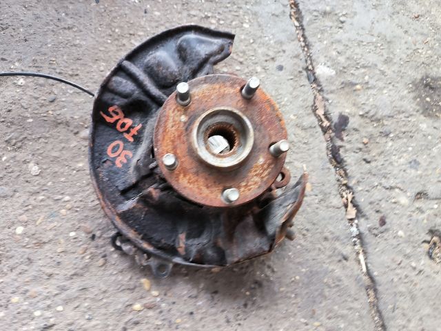 bontott TOYOTA AVENSIS T25 Jobb első Csonkállvány Kerékaggyal