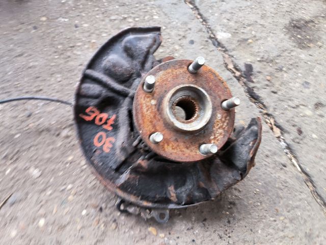 bontott TOYOTA AVENSIS T25 Jobb első Csonkállvány Kerékaggyal