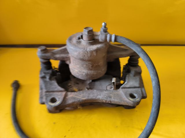 bontott TOYOTA AVENSIS T25 Jobb első Féknyereg Munkahengerrel