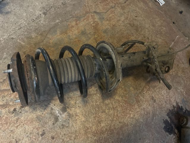 bontott TOYOTA AVENSIS T25 Jobb első Gólyaláb (Lengécsillapító, Rugó)