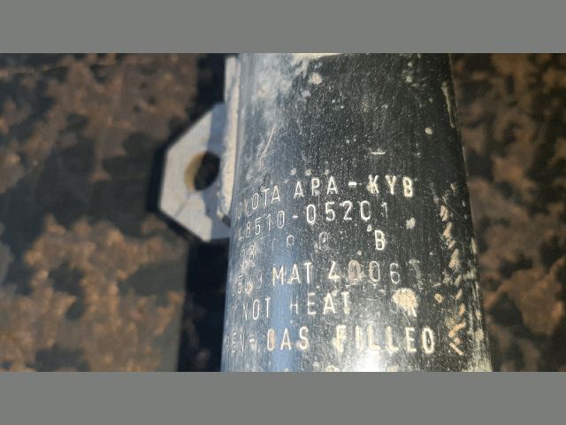 bontott TOYOTA AVENSIS T25 Jobb első Gólyaláb (Lengécsillapító, Rugó)