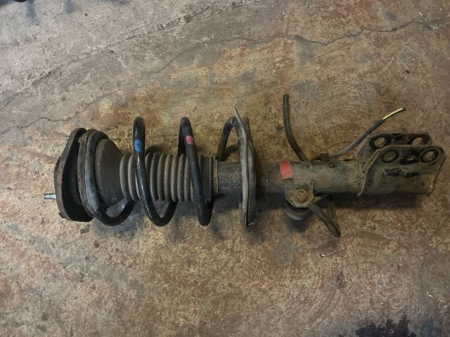 bontott TOYOTA AVENSIS T25 Jobb első Gólyaláb (Lengécsillapító, Rugó)